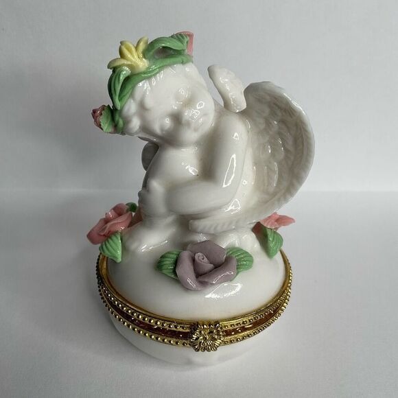 Lovely White Ceramic Cherub Angel Hinged Trinket Box w/ Pink Roses Flower Crown - Picture 2 of 13